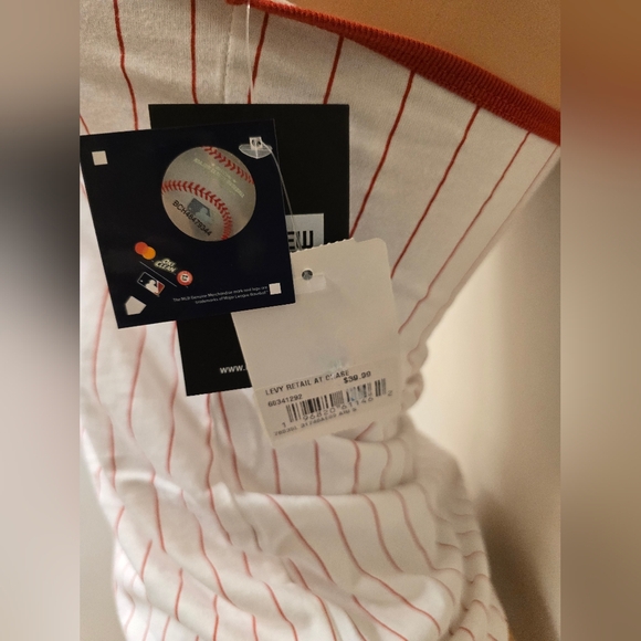 White and red New Era baseball tank top with a sporty vibe #baseballvibes - Picture 5 of 8